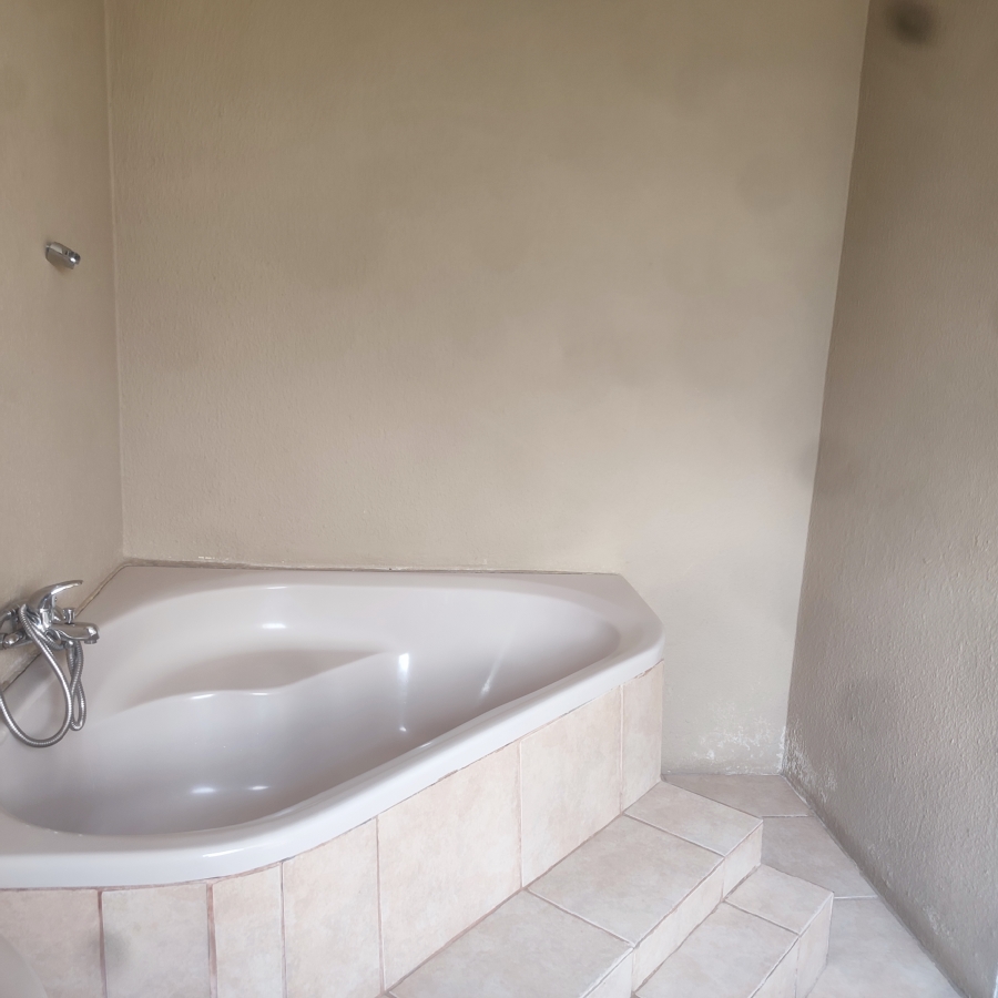 4 Bedroom Property for Sale in Geelhoutpark North West